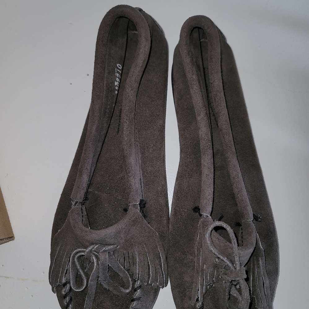 Minnetonka Hardsole Mocassins- Gray